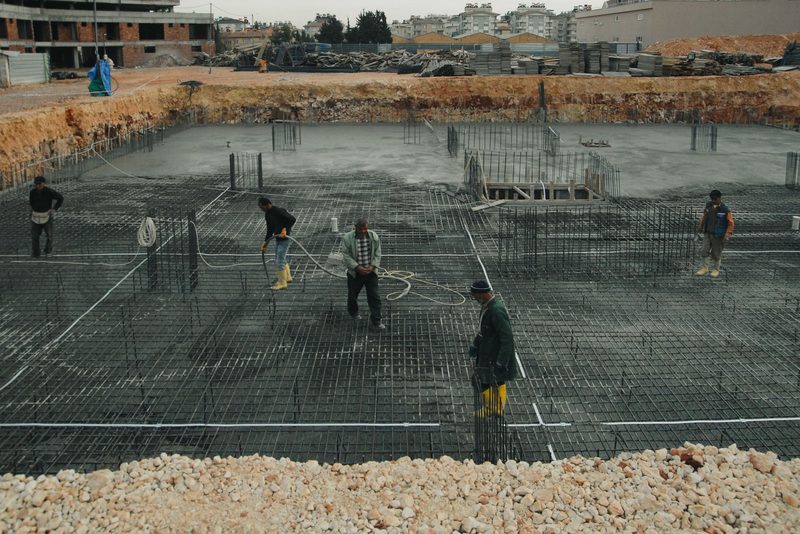Deska pro dvojgaráž s dílnou – Zábřeh, Garáž 7 × 8 m, deska 150 mm, dilatace k domu